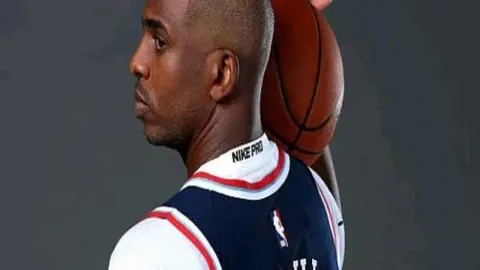 “巴塞罗那迎英超传奇前锋：探寻效力球队的三位名将身影”